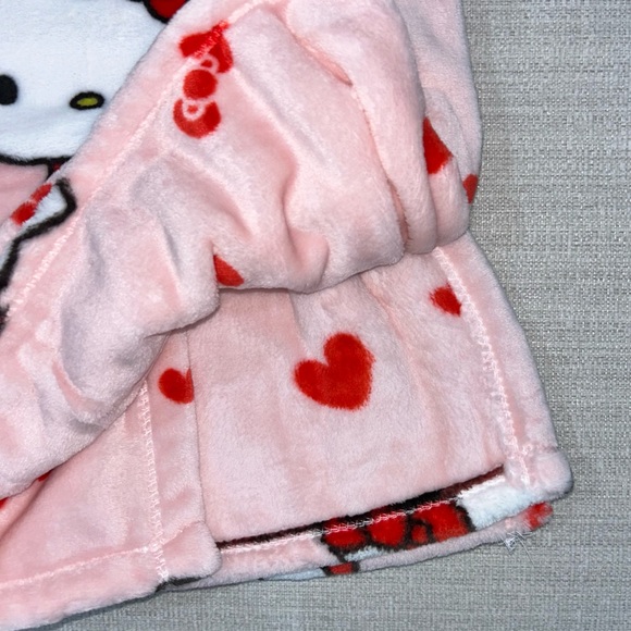 Hello Kitty Pink Valentine Hearts Throw Blanlet 50” x 70” - Picture 6 of 6